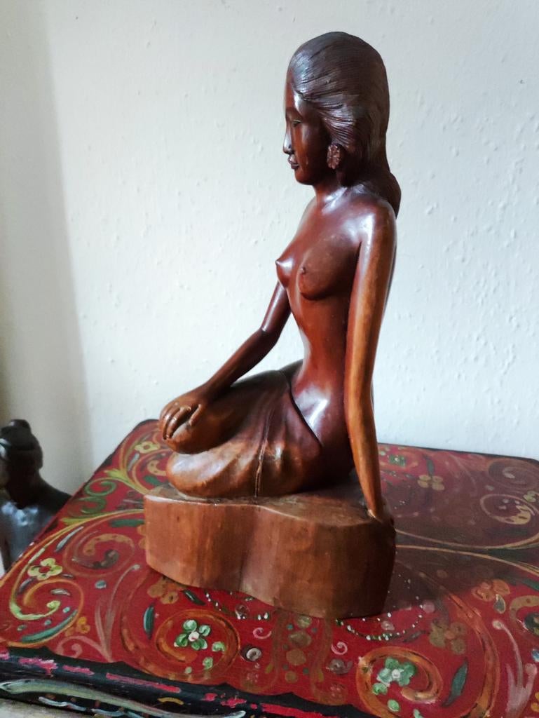 Prachtig zwaar houten beeld van een zittende naakte vrouw, Antiek en Kunst, Kunst | Beelden en Houtsnijwerken, Verzenden