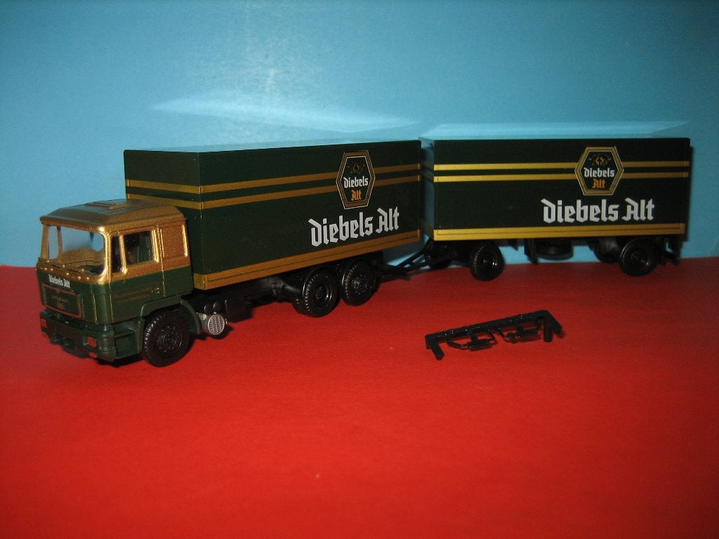 Diebels-Alt - bier  MAN combi  Herpa, Ophalen of Verzenden, Zo goed als nieuw, Bus of Vrachtwagen, Herpa