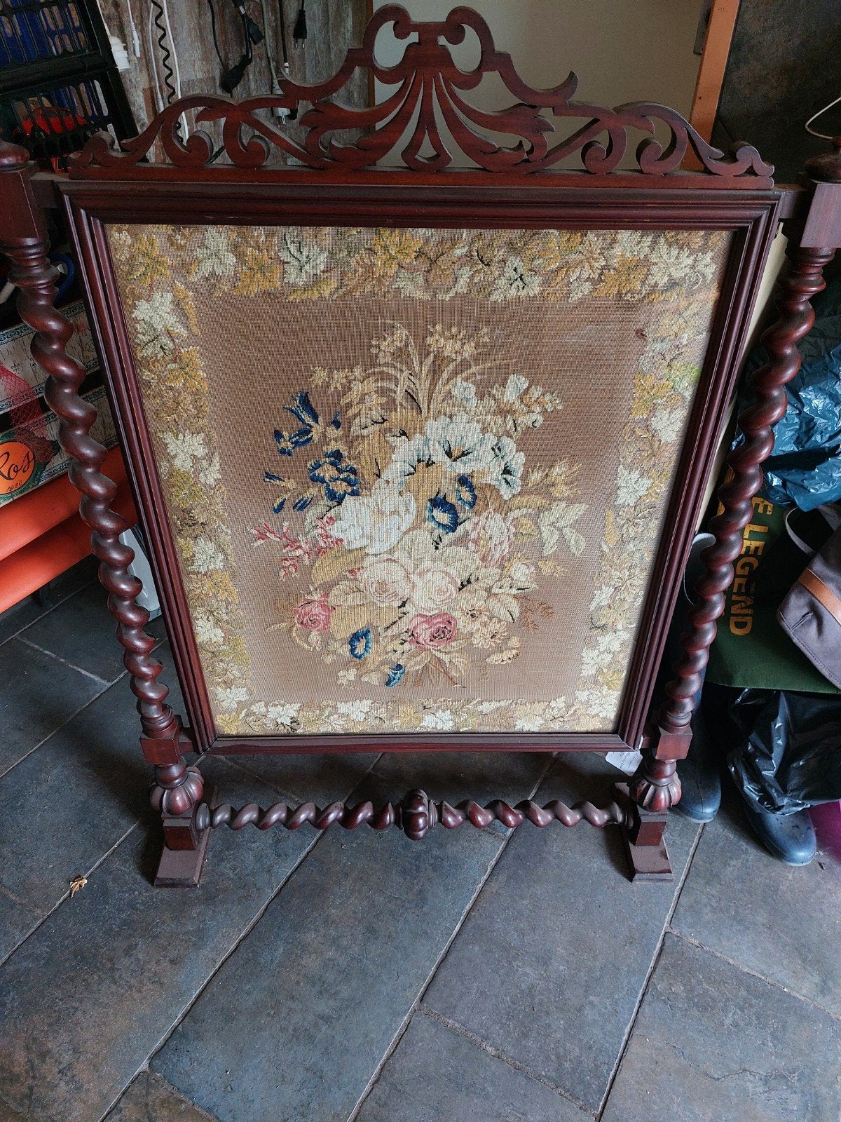 Antiek haardscherm met geborduurd bloemmotief, Antiek en Kunst, Antiek | Woonaccessoires, Ophalen
