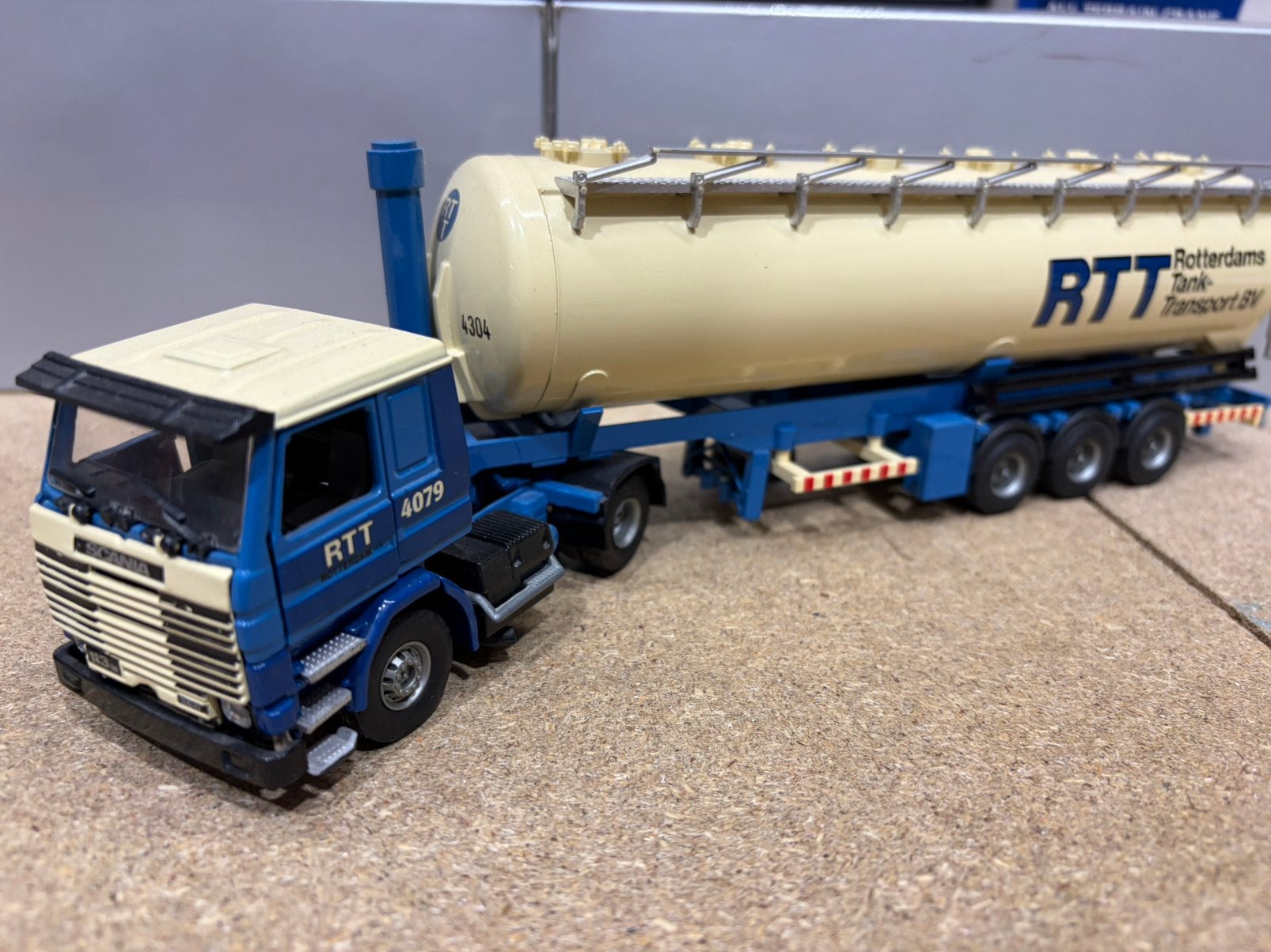 TEKNO SCANIA 113M RTT TANK TRANSPORT, Ophalen of Verzenden, Zo goed als nieuw, Bus of Vrachtwagen, Tekno
