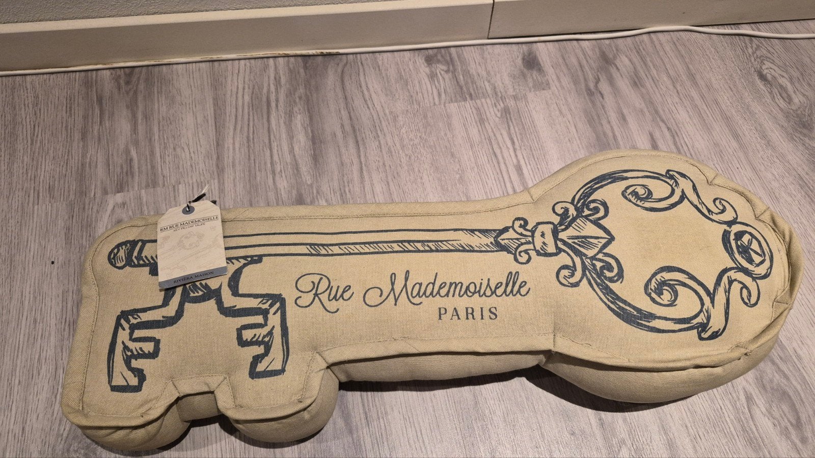 Riviera Maison Rue Mademoiselle Key Pillow - Sample Sale, Beige, Ophalen of Verzenden, Zo goed als nieuw, Sierkussen