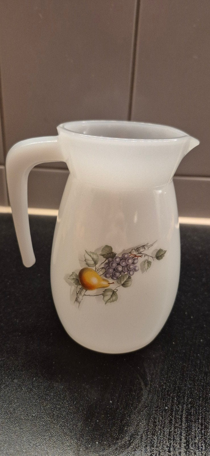 Arcopal melkkannetje Fruit de France, Antiek en Kunst, Antiek | Servies los, Ophalen of Verzenden