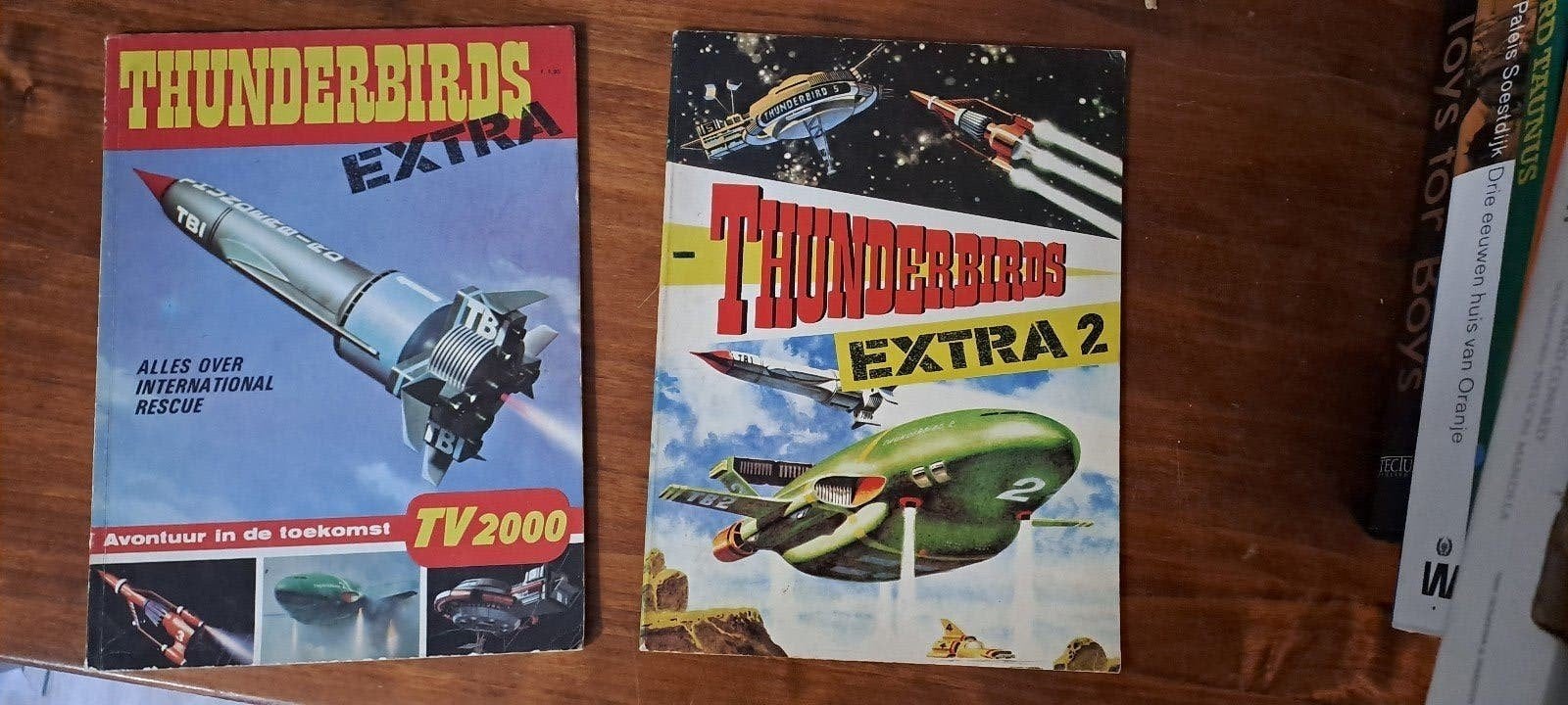 Thunderbirds TV2000 en Extra 2 magazines, Boeken, Ophalen of Verzenden, Gelezen