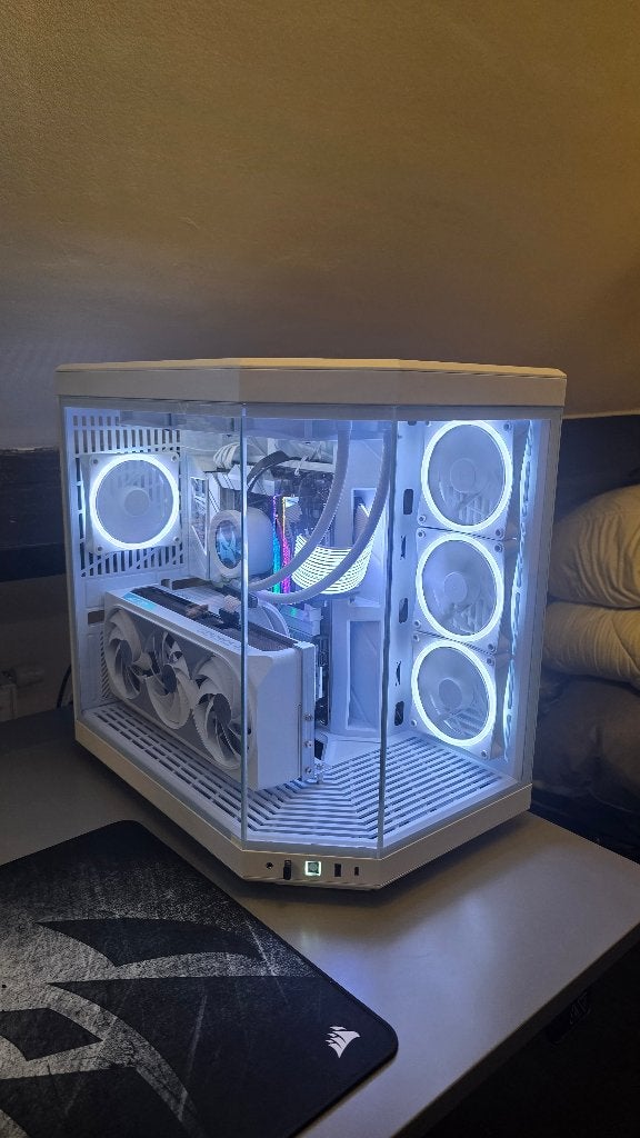 Witte High-End Gaming PC – RTX 4090 AERO OC / Ryzen 7800X3D, Ophalen, Lian Li, 32 GB, Met monitor