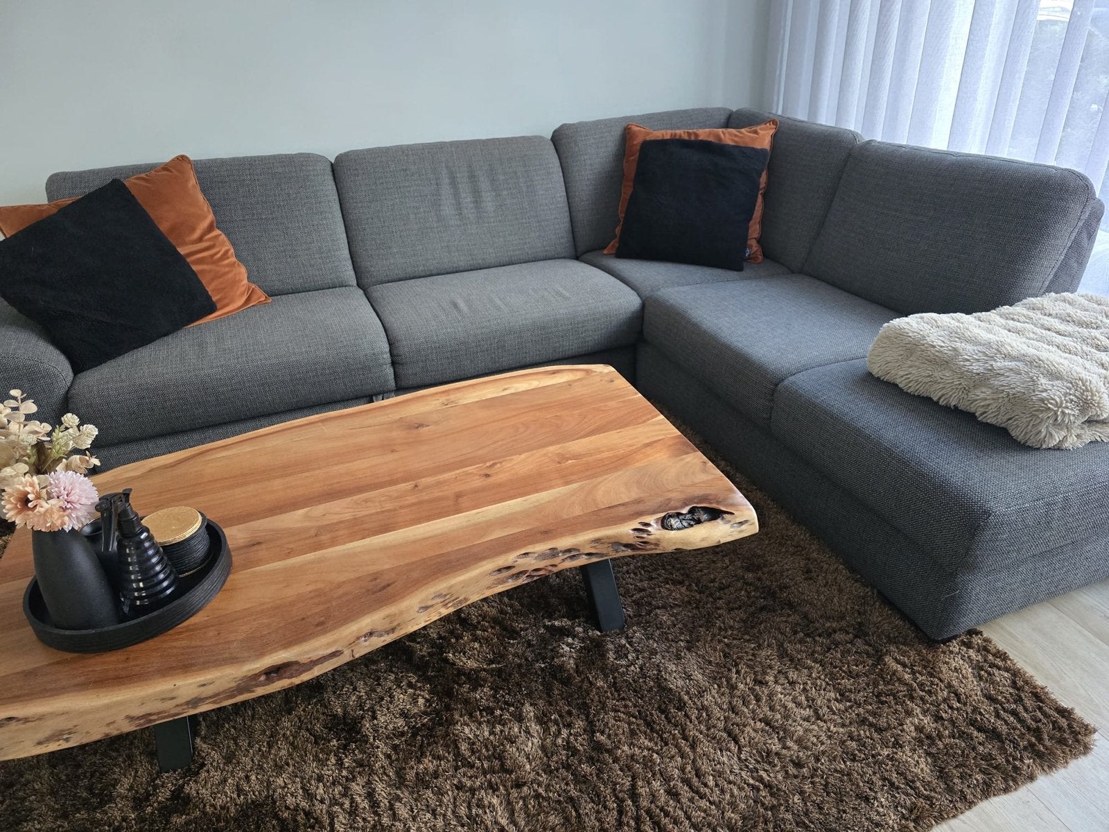 Salontafel van massief hout met natuurlijke randen, Ophalen, 100 tot 150 cm, 50 tot 100 cm, Zo goed als nieuw