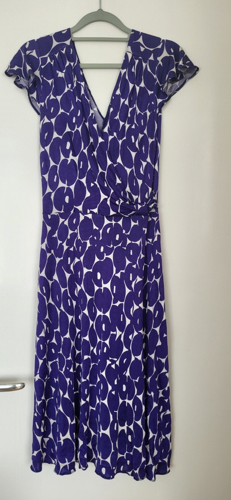 Tara Jarmon paarse wikkeljurk met witte print, Kleding | Dames, Maat 38/40 (M), Tara Jarmon, Paars, Ophalen of Verzenden