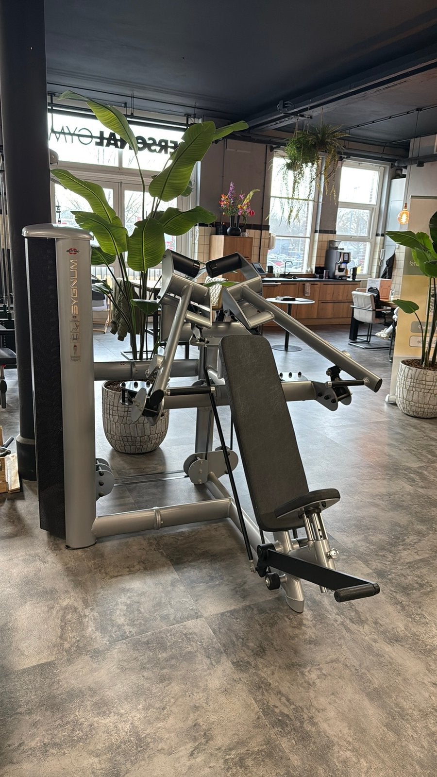 UITVERKOOP Gym 80 dual incline chest press., Sport en Fitness, Ophalen, Zo goed als nieuw, Armen, Krachtstation