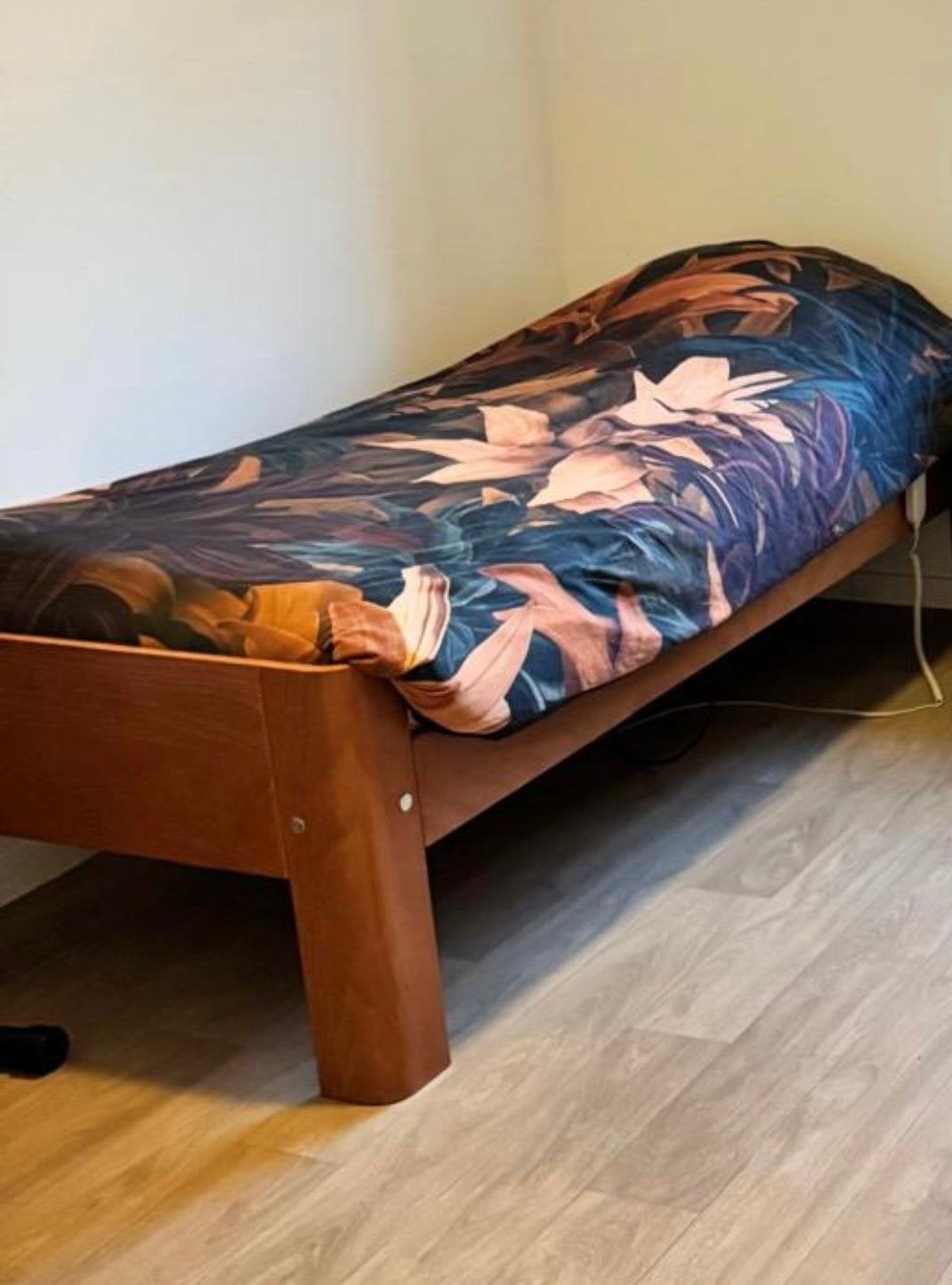 Auping Auronde met BEKA elektrisch verstelbare lattenbodem, Huis en Inrichting, Ophalen, 90 cm, Eenpersoons, Bruin