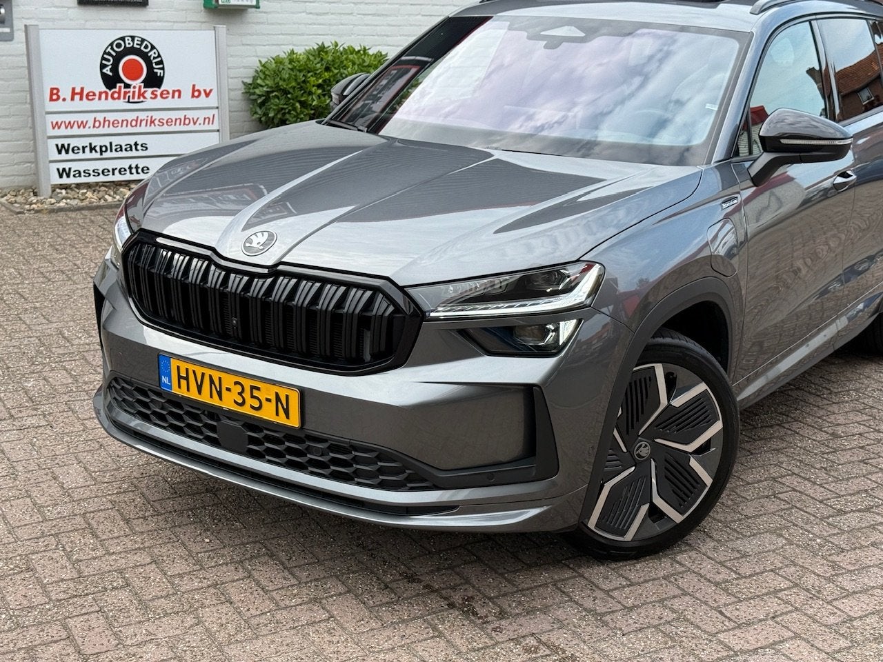 SKODA Kodiaq 1.5 TSI PHEV 204pk DSG-6 Sportline Business/ Fu, Auto's, Bedrijf, 1817 kg, SUV of Terreinwagen, Zilver of Grijs