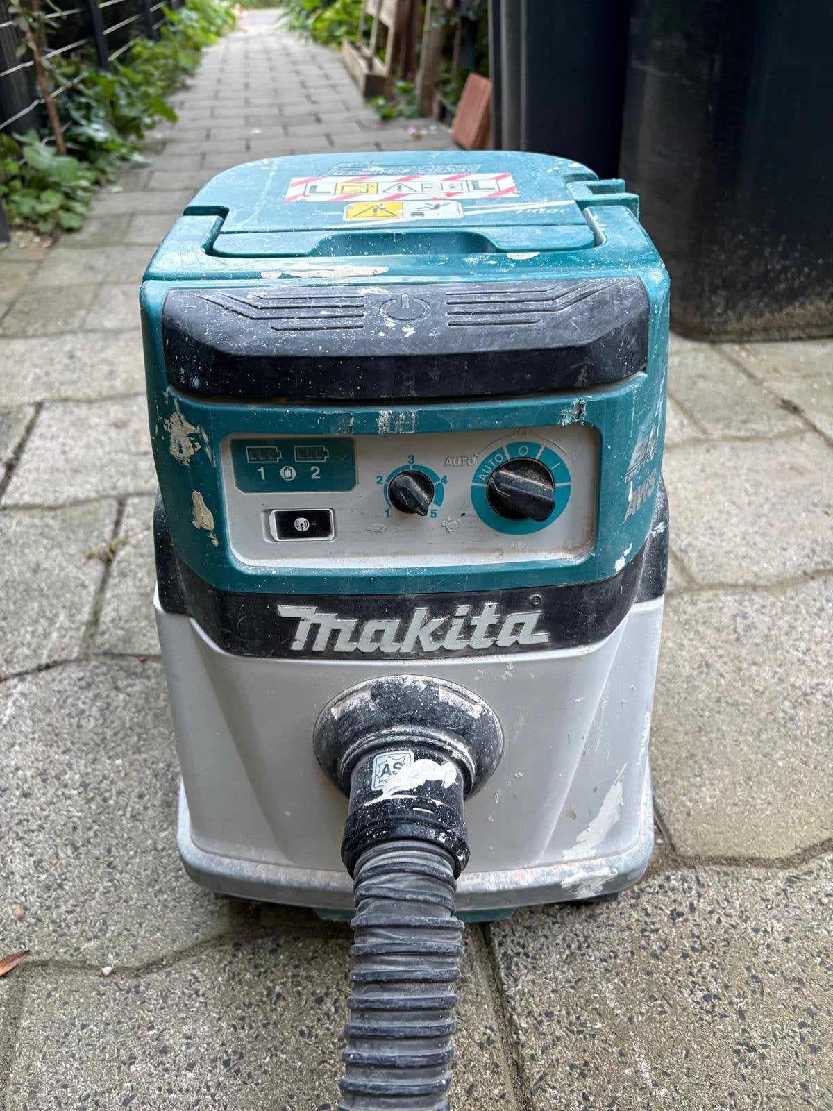 Makita bouwstofzuiger op accu, Ophalen, Gebruikt, Industriële stofzuiger, Makita