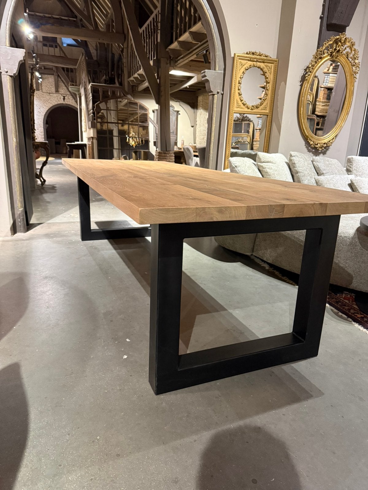 Showroommodel tafel verouderd eiken 260x100 met stalen poten, Huis en Inrichting, Ophalen, 200 cm of meer, 50 tot 100 cm, Zo goed als nieuw