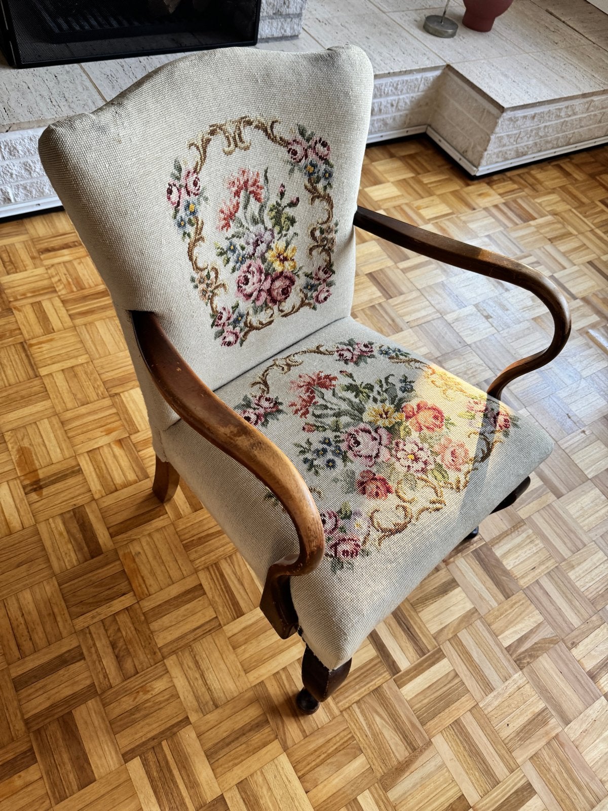 Vintage fauteuil met geborduurd bloemenpatroon, Ophalen