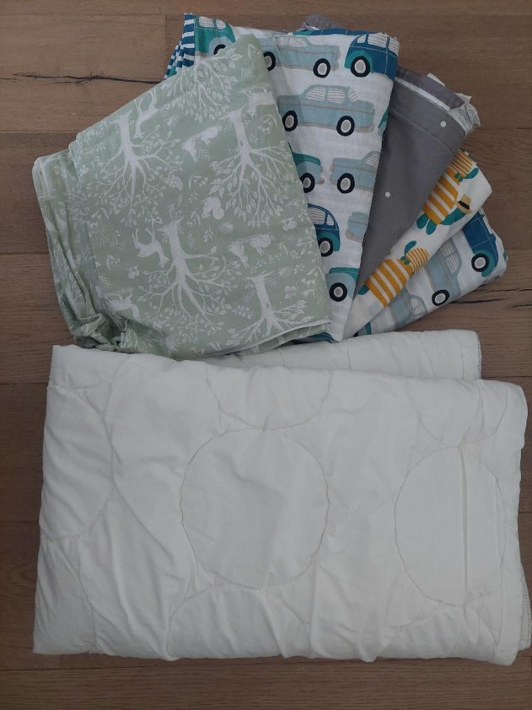 Peuterdekbed inclusief 5 hoezen, Kinderen en Baby's, Kinderkamer | Beddengoed, Jongetje of Meisje, Wit, Ophalen of Verzenden, Deken of Dekbed