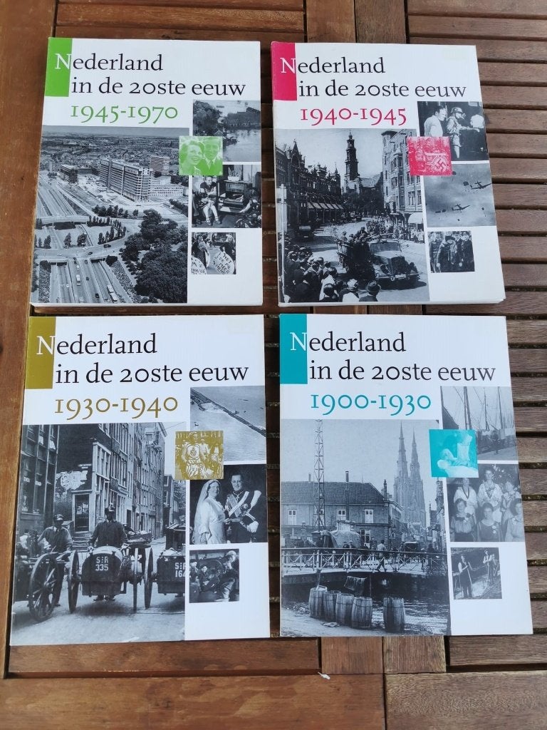 Vier boeken vol geschiedenis Nederland in de 20ste eeuw, Boeken, Ophalen of Verzenden
