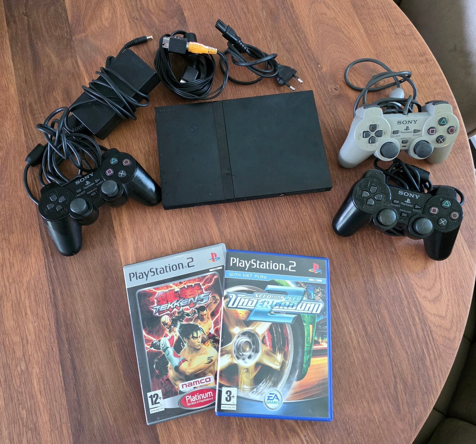 PlayStation 2 Slim met 3 controllers en 2 games, Spelcomputers en Games, Ophalen of Verzenden, Gebruikt