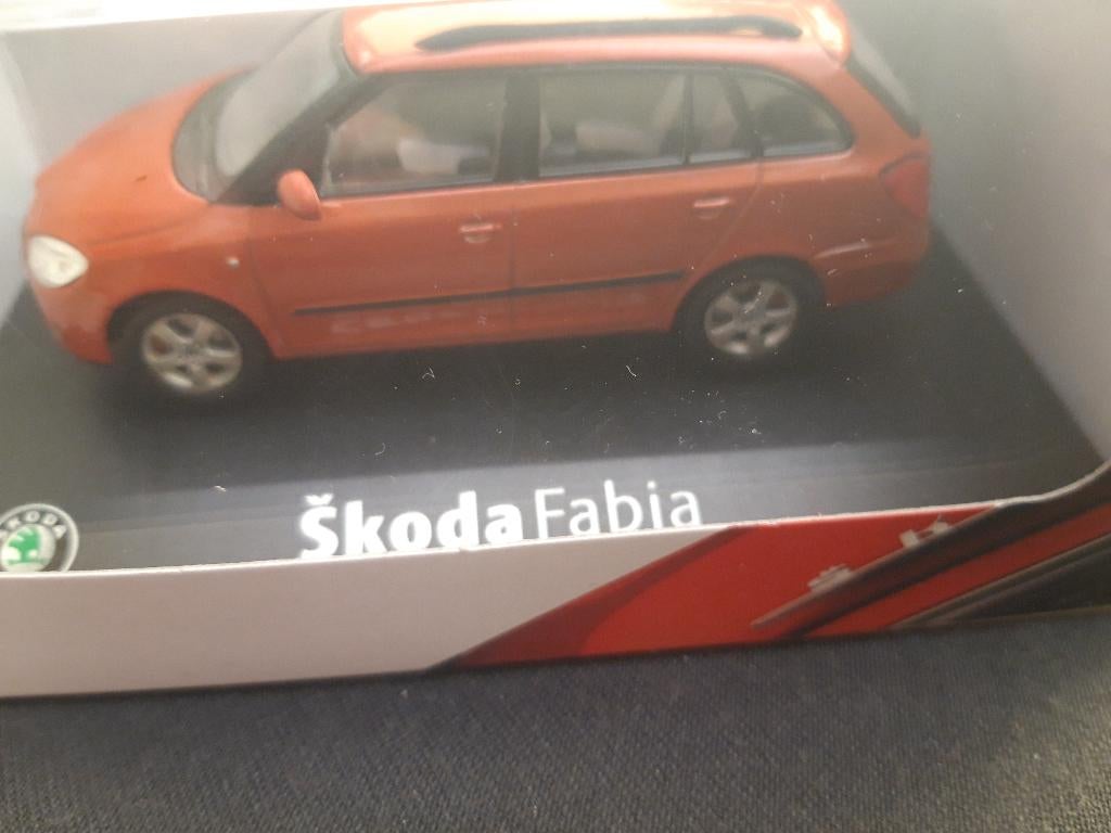 Skoda Fabia Combi oranje metallic –  Abrex 1:43, Hobby en Vrije tijd, Modelauto's | 1:43, Ophalen of Verzenden, Zo goed als nieuw