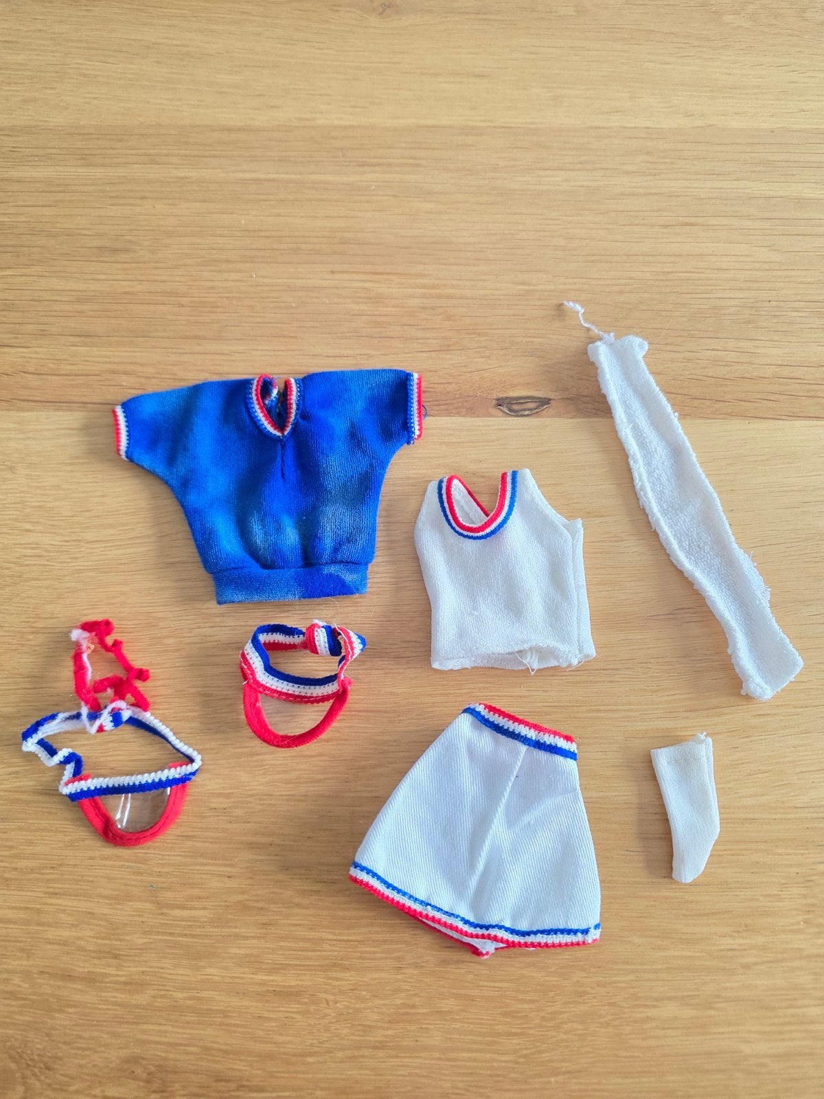 Fleur barbie sportieve set #1287, Verzamelen, Poppen, Gebruikt, Kleertjes, Ophalen of Verzenden