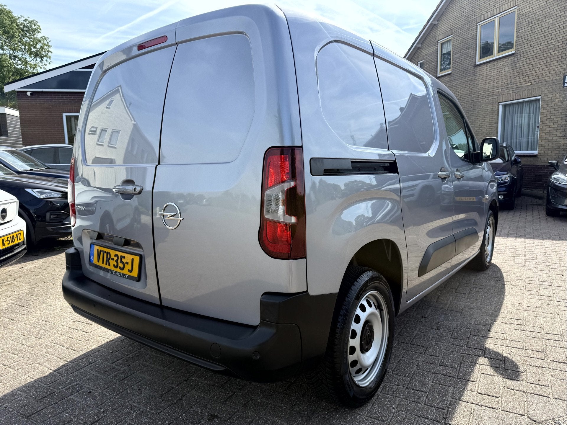 Opel Combo 1.5D 130pk Automaat Navi, App Connect (bj 2023), Stof, Gebruikt, 4 cilinders, Origineel Nederlands
