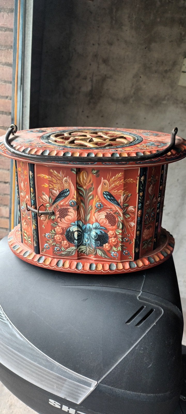 Unieke handgeschilderde houten doos met deurtjes, Ophalen of Verzenden