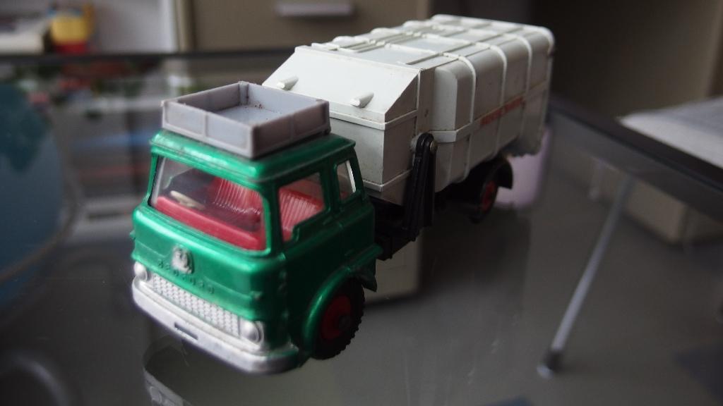 Dinky Toys 978 Bedford Refuse/Vuilnis Wagen 1/43 (1964-80), Ophalen of Verzenden, Gebruikt, Bus of Vrachtwagen, Dinky Toys