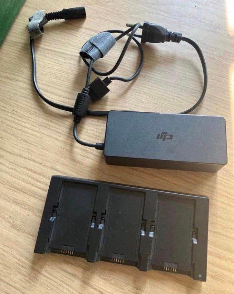 DJI Spark oplader met charging hub voor 3 batterijen. 30€., Ophalen of Verzenden, Zo goed als nieuw