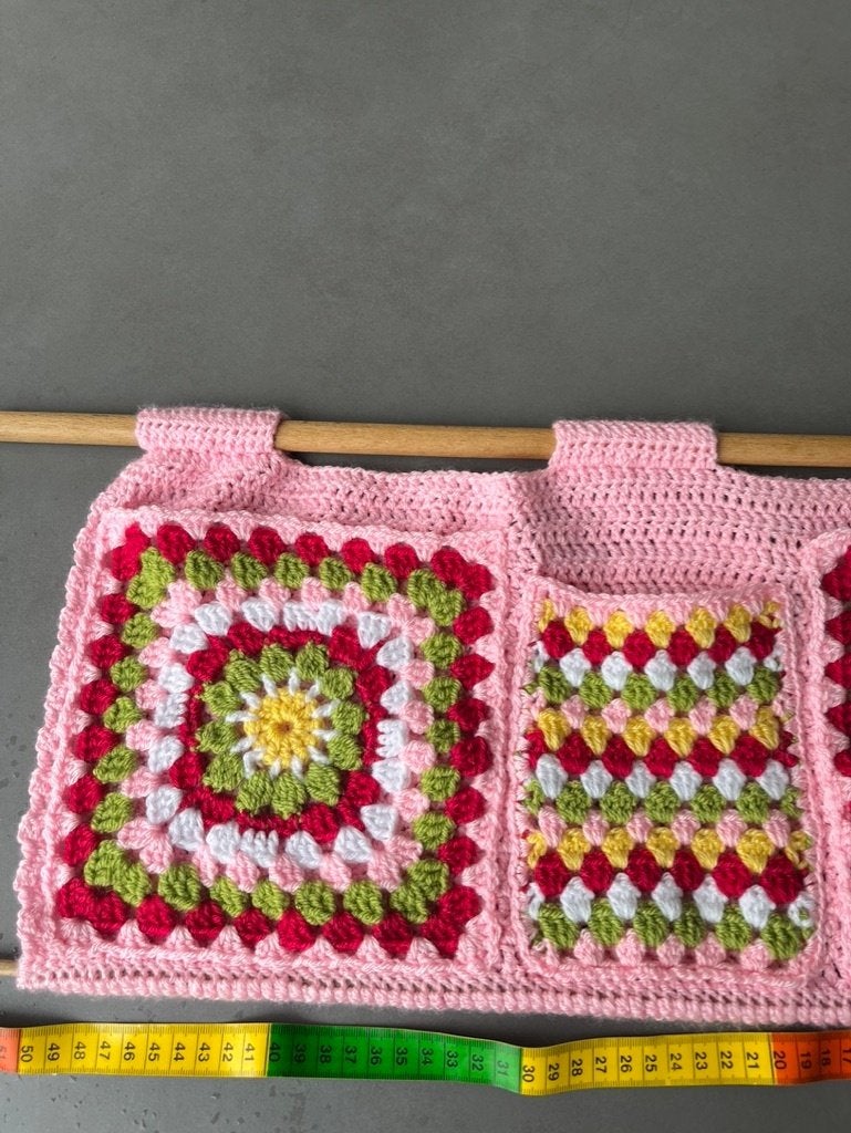 Roze granny square gehaakte wand opberger, Verzenden, Nieuw