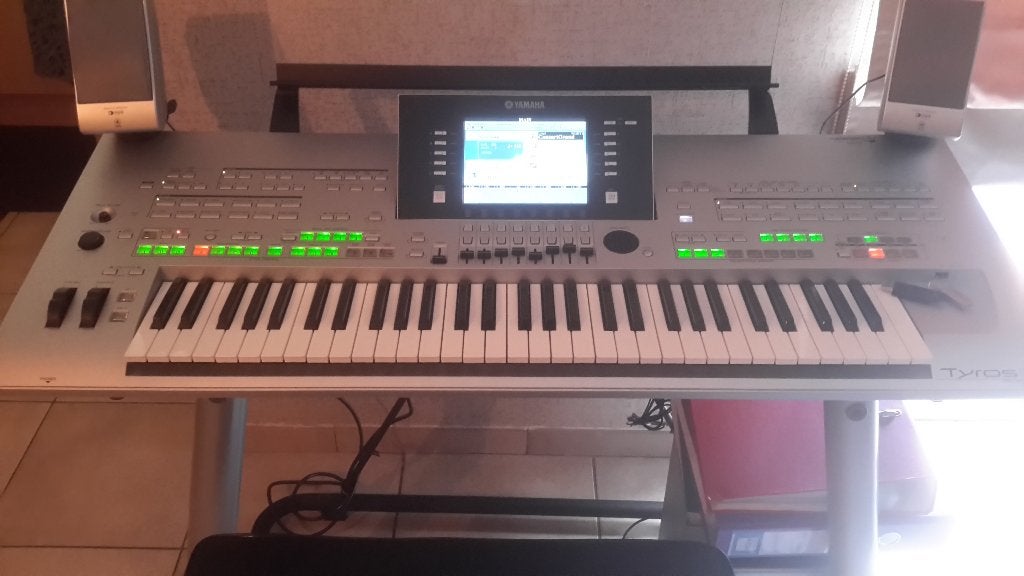 Yamaha Tyros 3, Ophalen, Yamaha, Midi-aansluiting, 61 toetsen