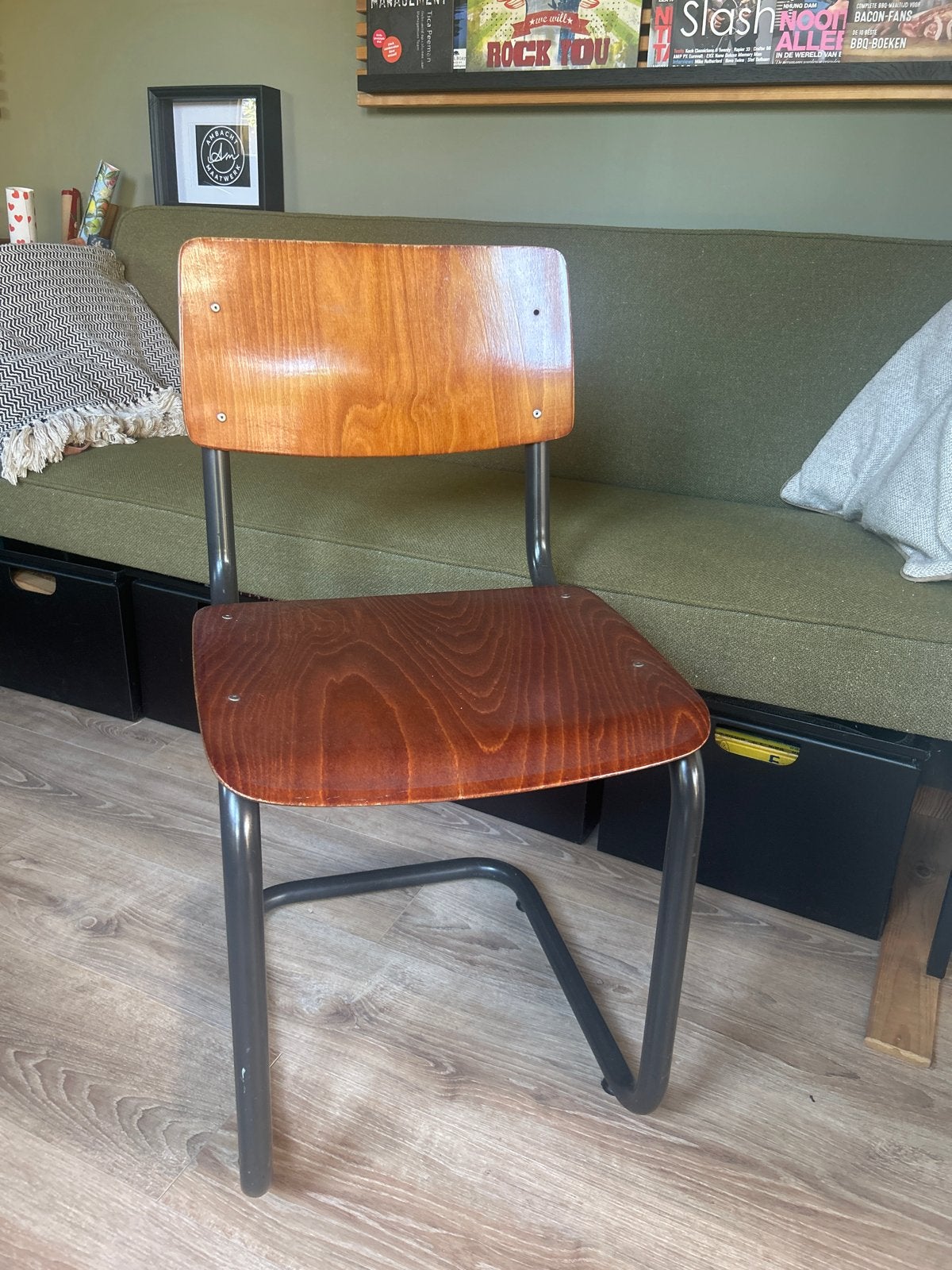 Oude schoolstoel met kunststof verstekte houten zitting, Ophalen, Gebruikt, Overige kleuren, Eén