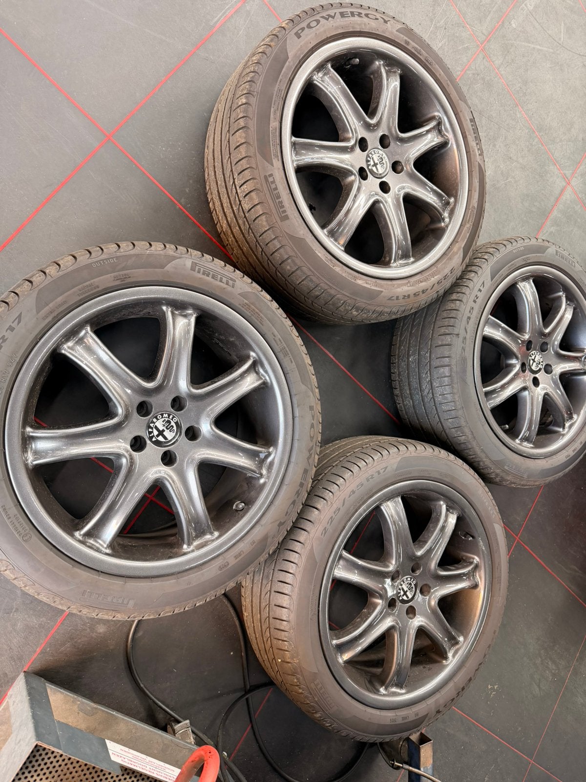 ZGAN 17 inch velgenset Alfa Romeo 5x98 Pirelli banden, Ophalen, Banden en Velgen, Nieuw, 17 inch