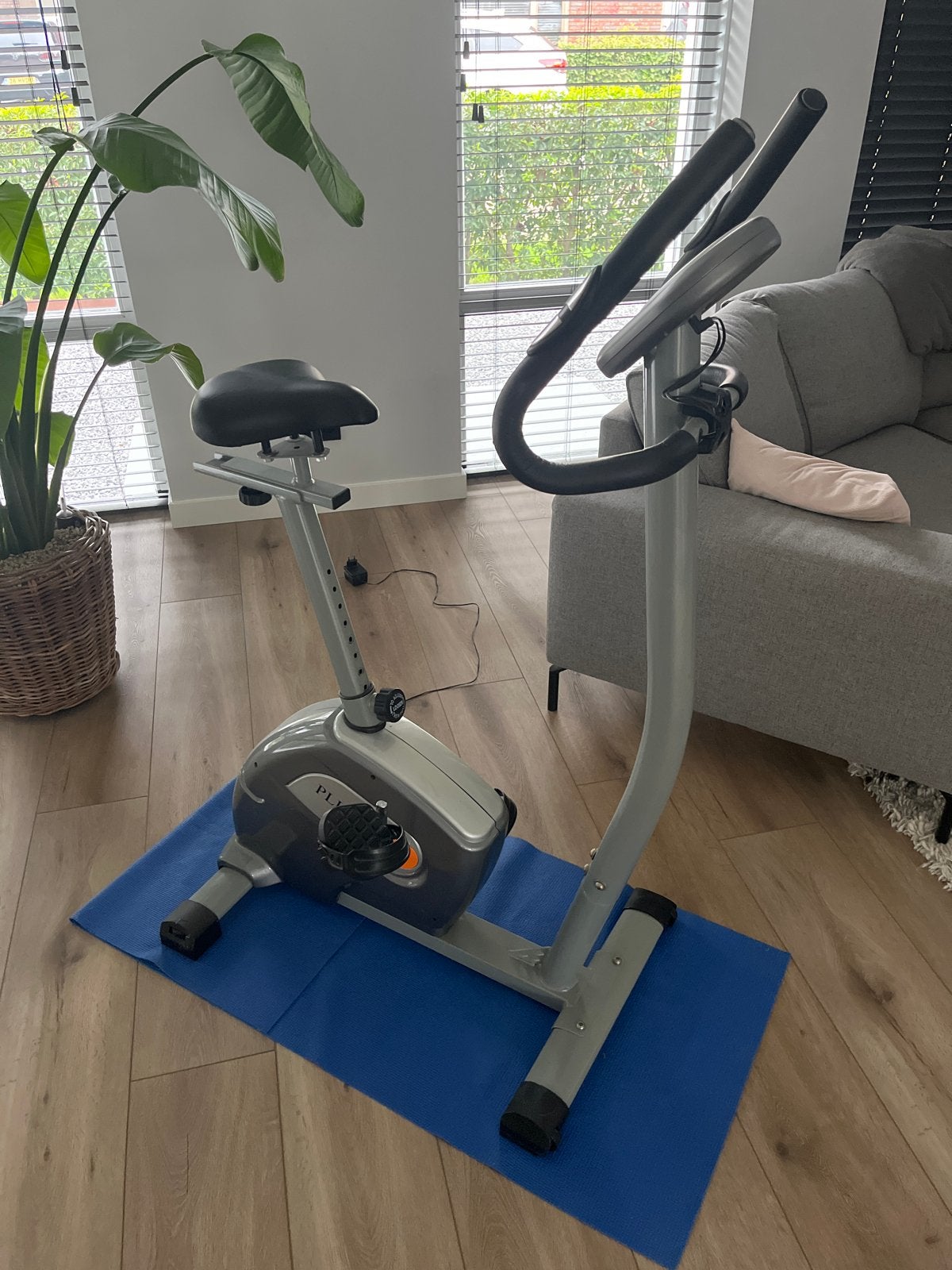 Pliant Hometrainer, Sport en Fitness, Ophalen, Gebruikt, Metaal, Benen