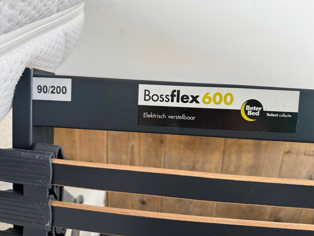 Elektrisch verstelbare lattenbodem Bossflex 600 (90x200, Huis en Inrichting, Slaapkamer | Matrassen en Bedbodems, Ophalen, Zo goed als nieuw