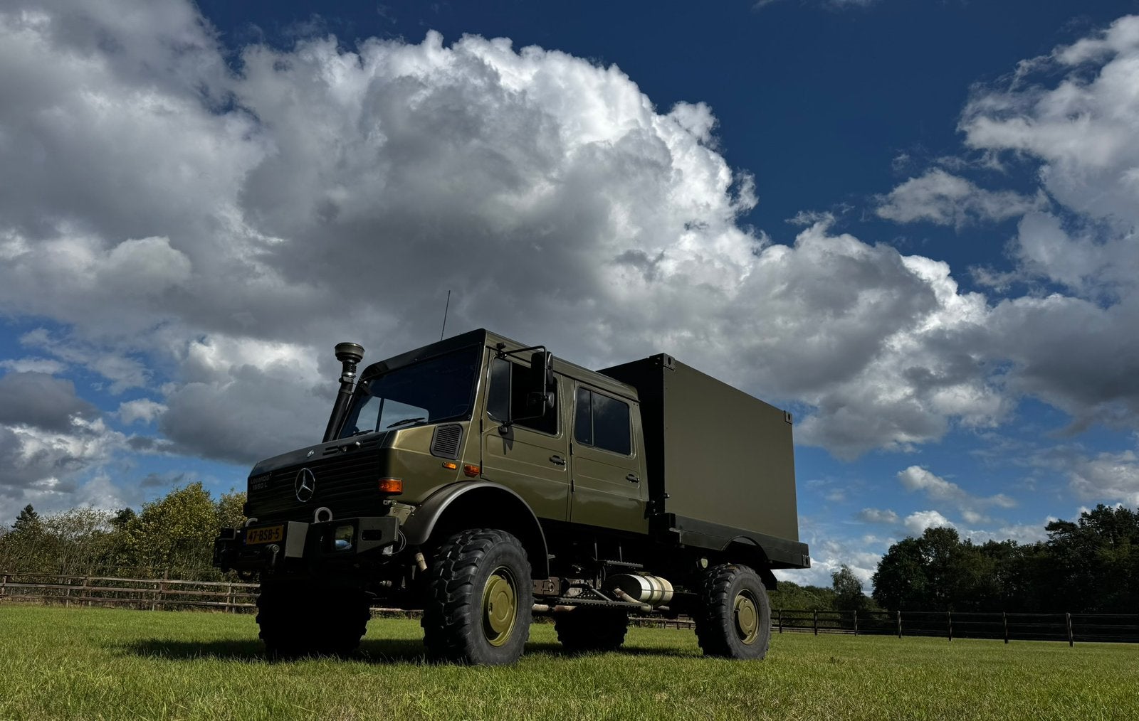 Unimog 1550 L 37 Doka 19.000 km banden aflaat systeem, Caravans en Kamperen