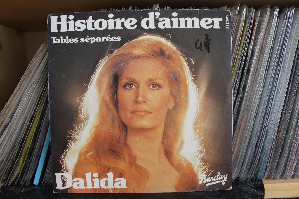 7" Single Dalida - Histoire D'aimer / Tables Séparées, Gebruikt, 7 inch, Single, Ophalen of Verzenden