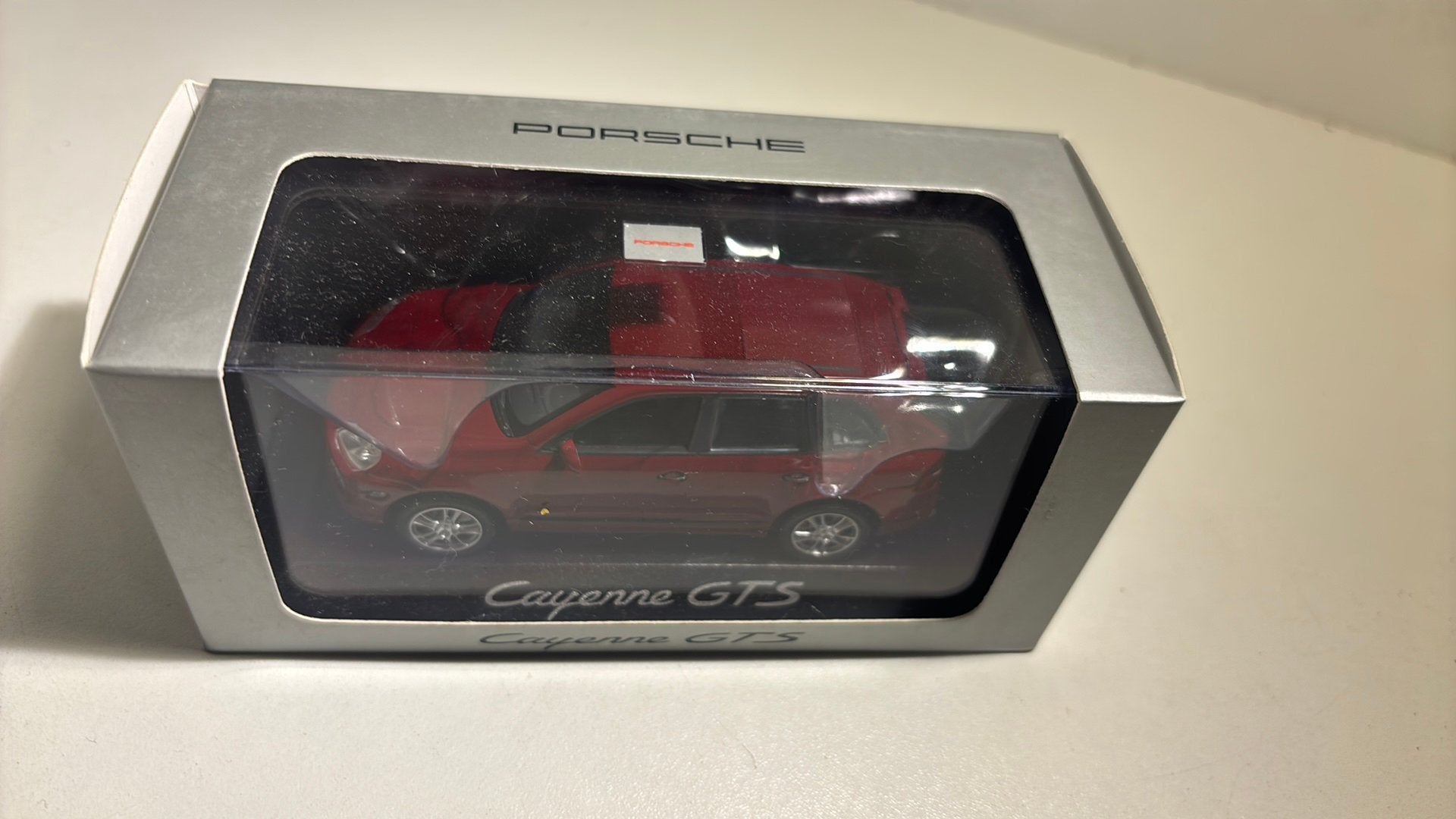 Porsche cayenne gts red minichamps 1.43, Auto, Ophalen of Verzenden, MiniChamps, A