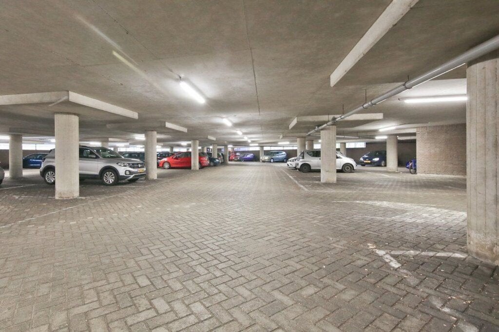Parkeerplaats in garage Amsterdam Noord (Loenermark), Amsterdam