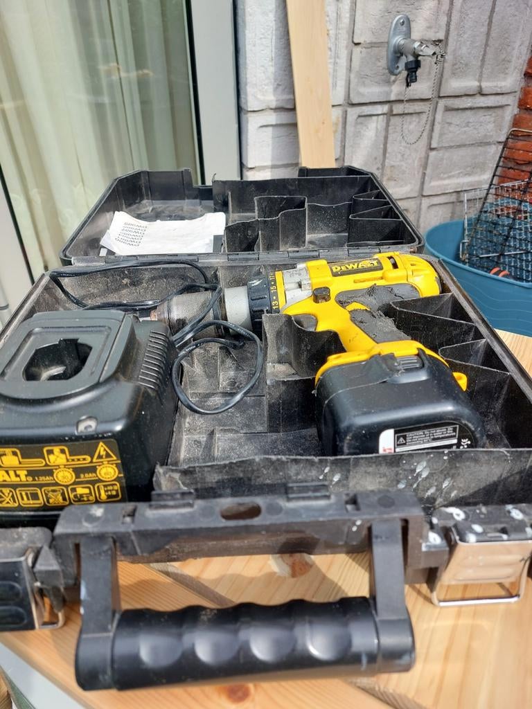 DeWalt Accu Boormachine met Lader en Koffer, Gebruikt, Variabele snelheid, Ophalen of Verzenden, Boor- en Schroefmachine