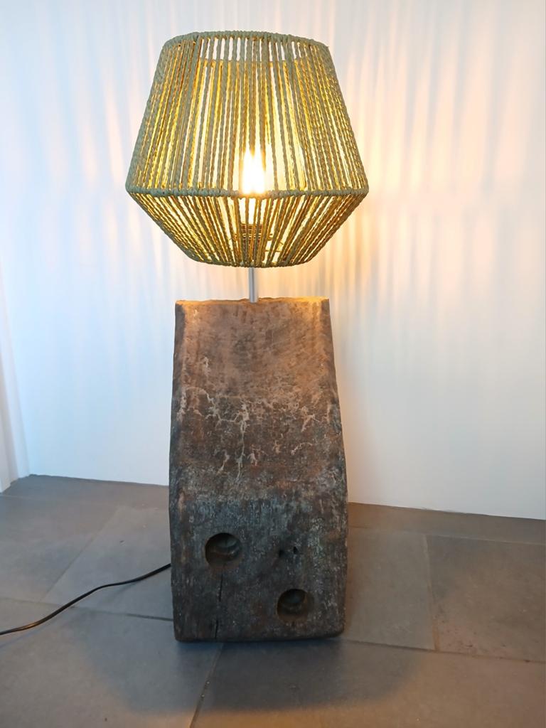 Landelijke tafellamp van meerpaal, Ophalen, Nieuw, Hout stoer sober robuust, 75 cm of meer