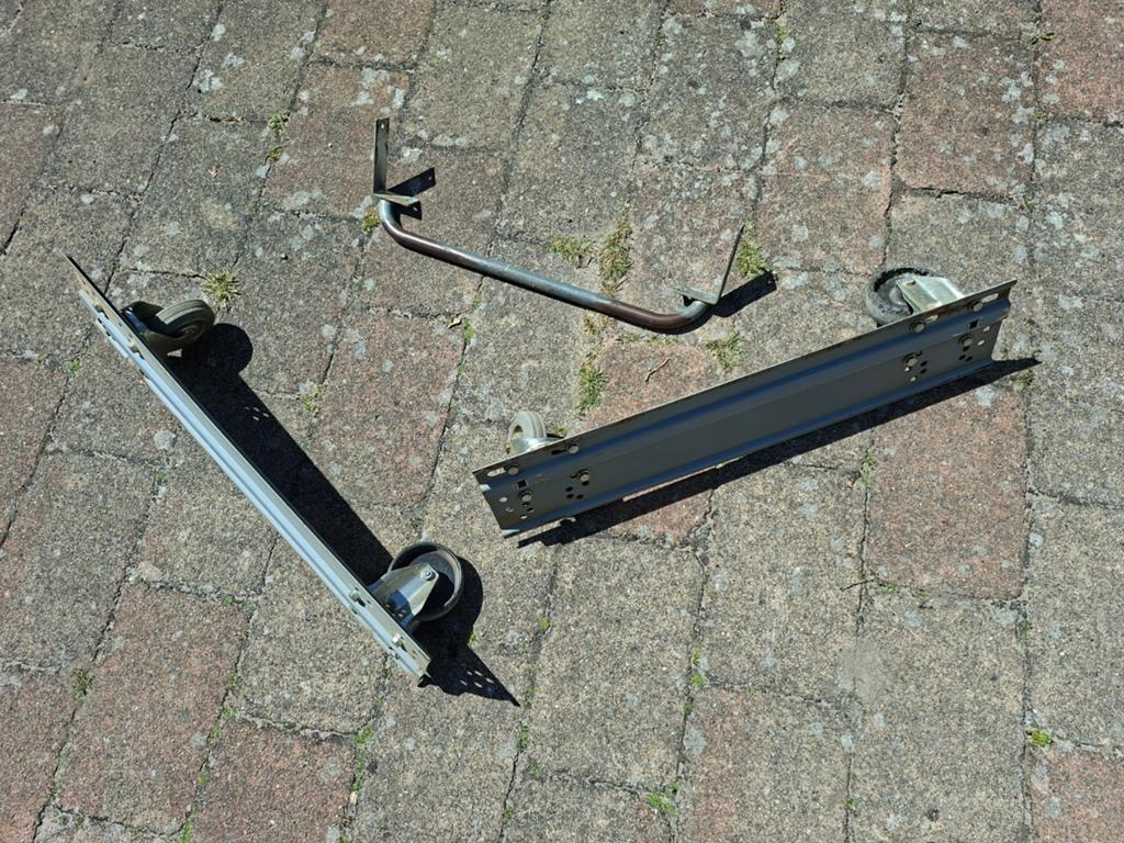 Onderstel met wielen en duwbeugel voor Lista kast, Ophalen of Verzenden, Gebruikt
