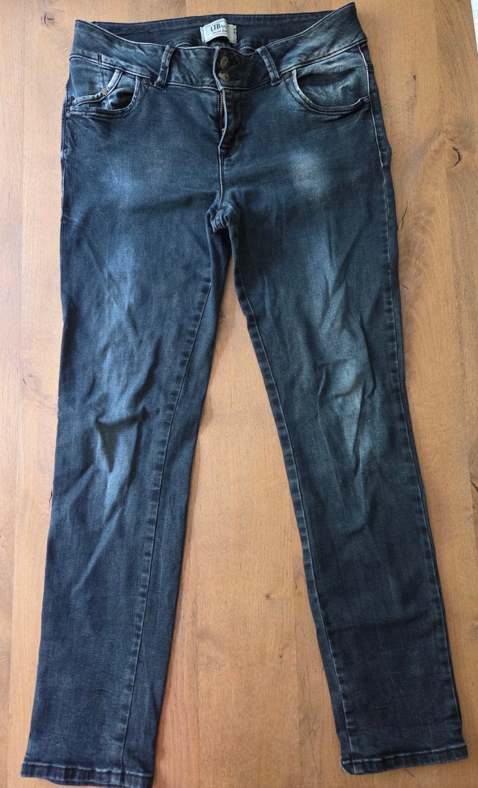 LTB Jeans W32 L30 - Donkerblauwe spijkerbroek, Kleding | Dames, Blauw, Ophalen of Verzenden, Gedragen, LTB