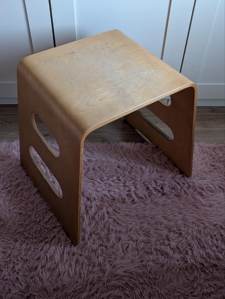 Kruk oerdegelijk kinderopvang houten krukje tafeltje hout, Huis en Inrichting, Krukjes, Ophalen, Gebruikt, Hout