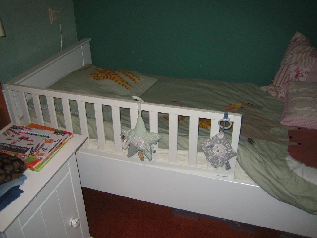 (Kinder) Bed met uitvalbeschermer, merk Bopita, Kinderen en Baby's, Kinderkamer | Bedden, Ophalen, 85 tot 100 cm, Gebruikt, Lattenbodem