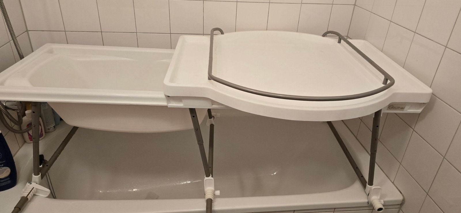 Geuther Aqualino babybad met aankleedtafel en kussen, Kinderen en Baby's, Badjes en Verzorging, Ophalen, Gebruikt, Badje