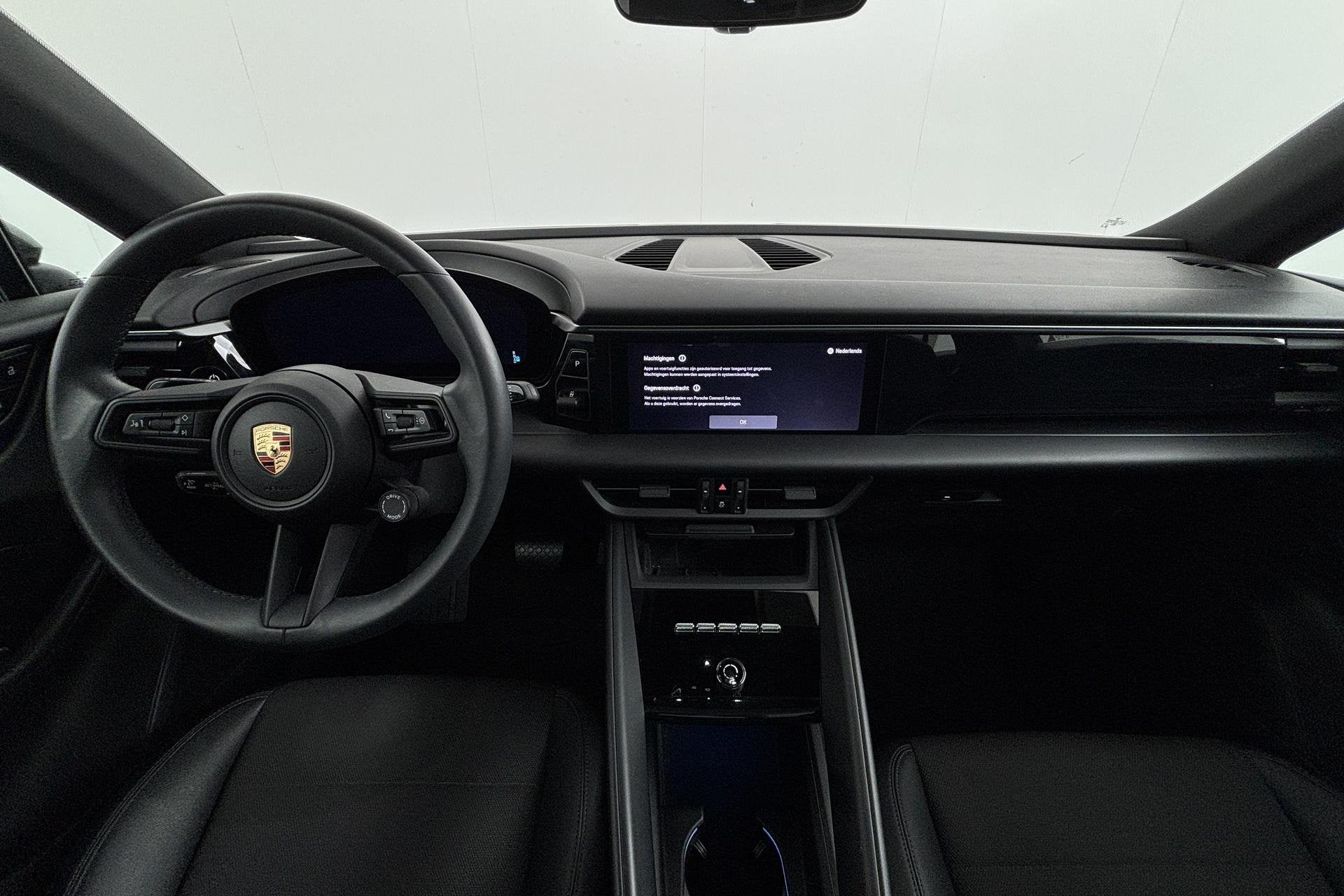 Porsche Macan 4 100 kWh Puur elektrisch genieten met sportie, Auto's, Automaat, Gebruikt, 2000 kg, Leder en Stof