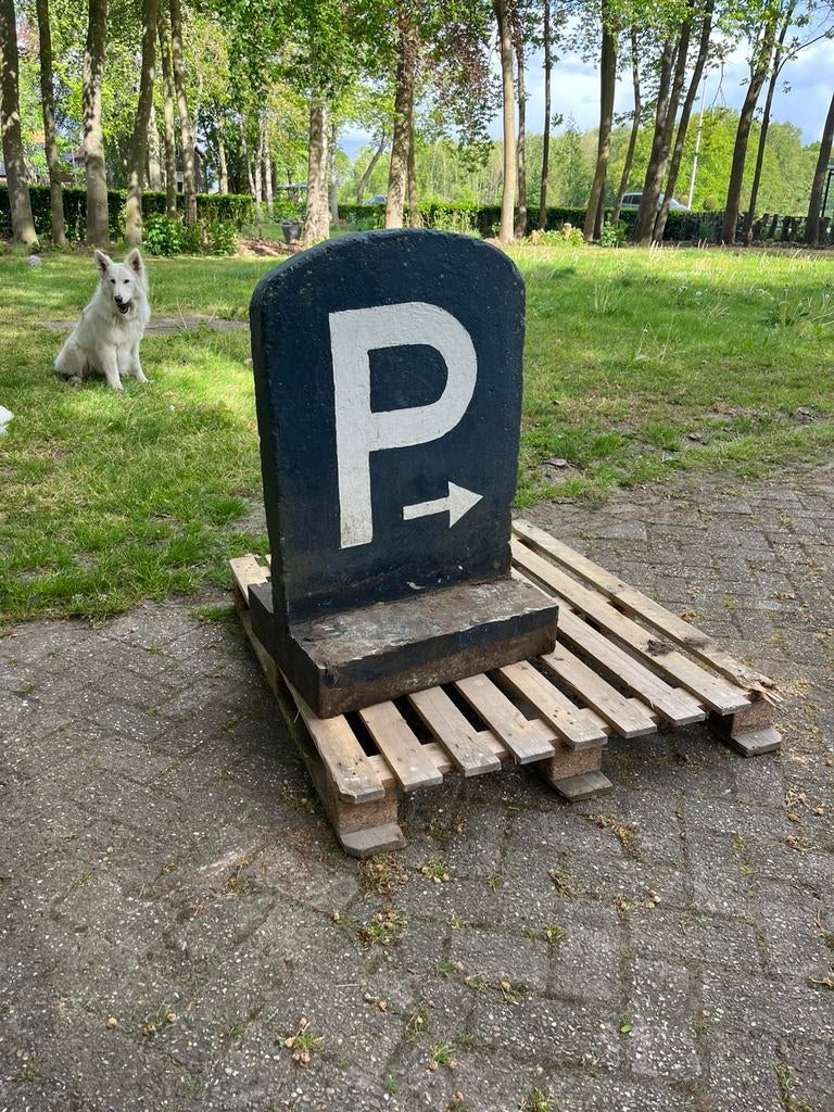 Betonnen parkeerplaats parkeren verwijsbord, Ophalen, Gebruikt, Minder dan 100 cm