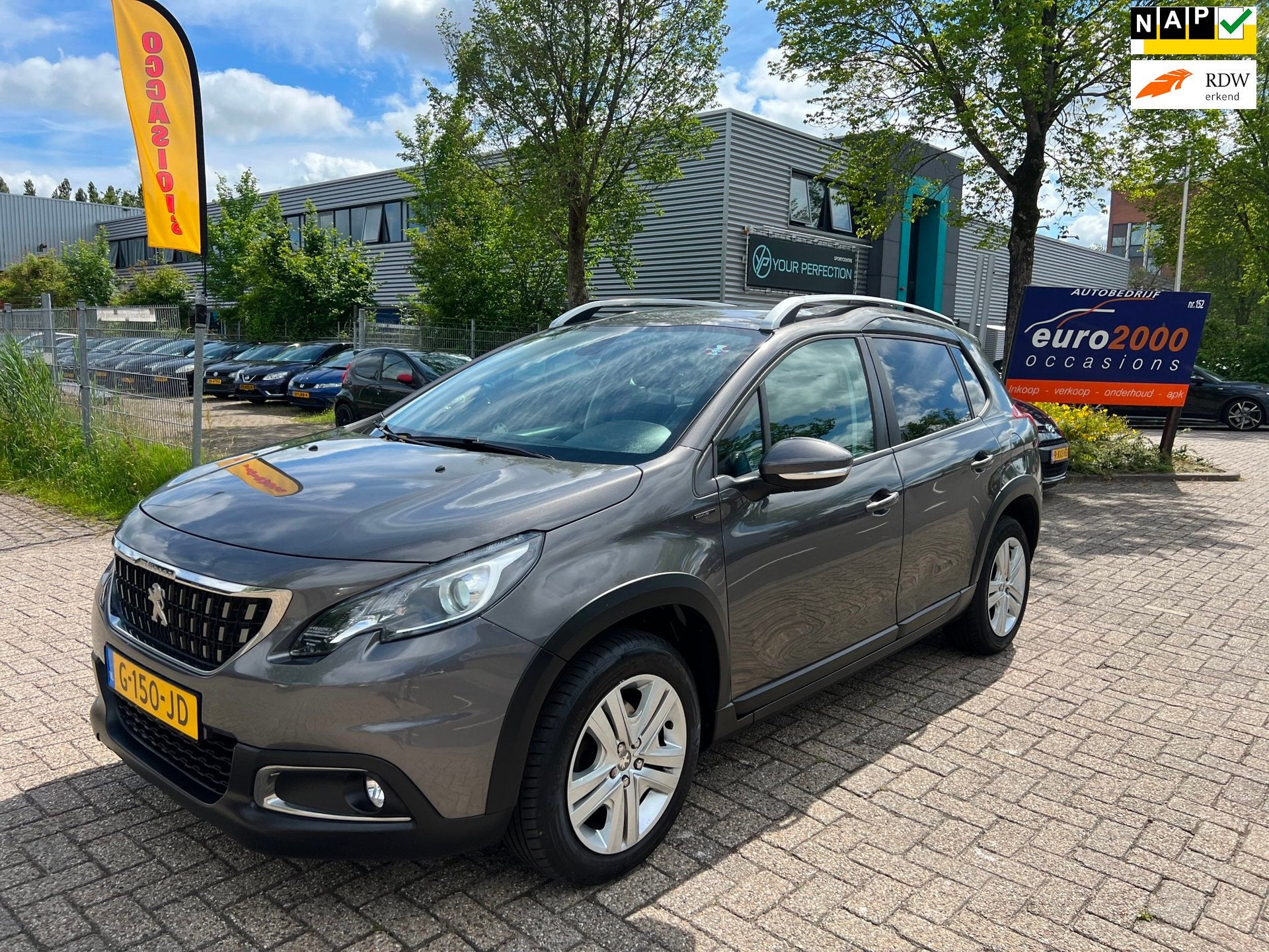 Peugeot 2008 1.2 PureTech Signature - DISTRI V.V - NETJES !, Voorwielaandrijving, Stof, 1199 cc, Origineel Nederlands