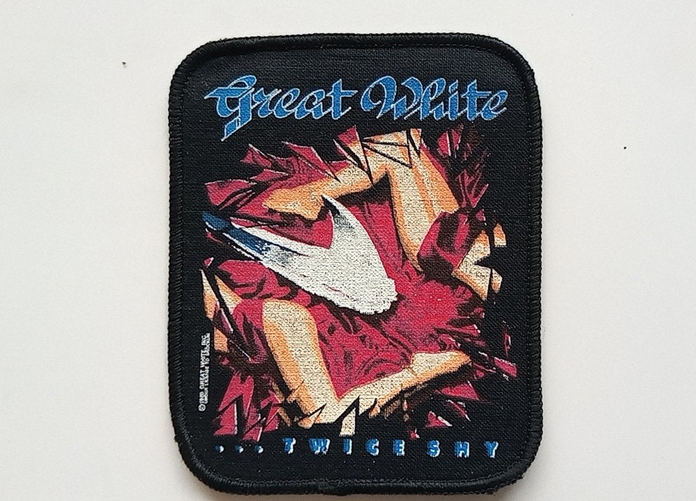GREAT WHITE ONCE BITTEN..TWICE SHY VINTAGE 1989 PATCH G41, Verzamelen, Muziek, Artiesten en Beroemdheden, Ophalen of Verzenden