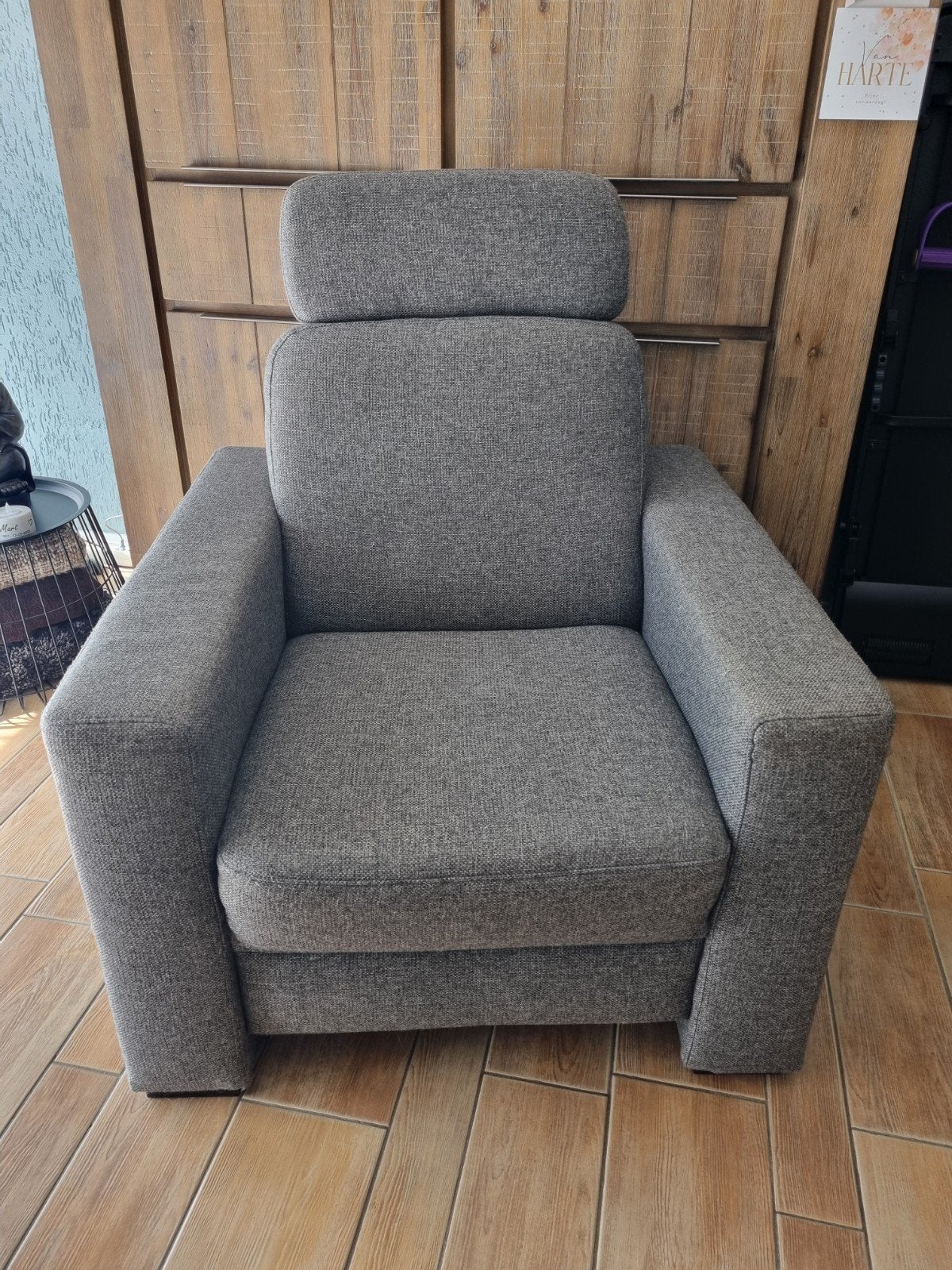 Grijze stoffen fauteuil met verstelbare hoofdsteun, Huis en Inrichting, Fauteuils, Ophalen, Gebruikt, Minder dan 75 cm, 75 tot 100 cm
