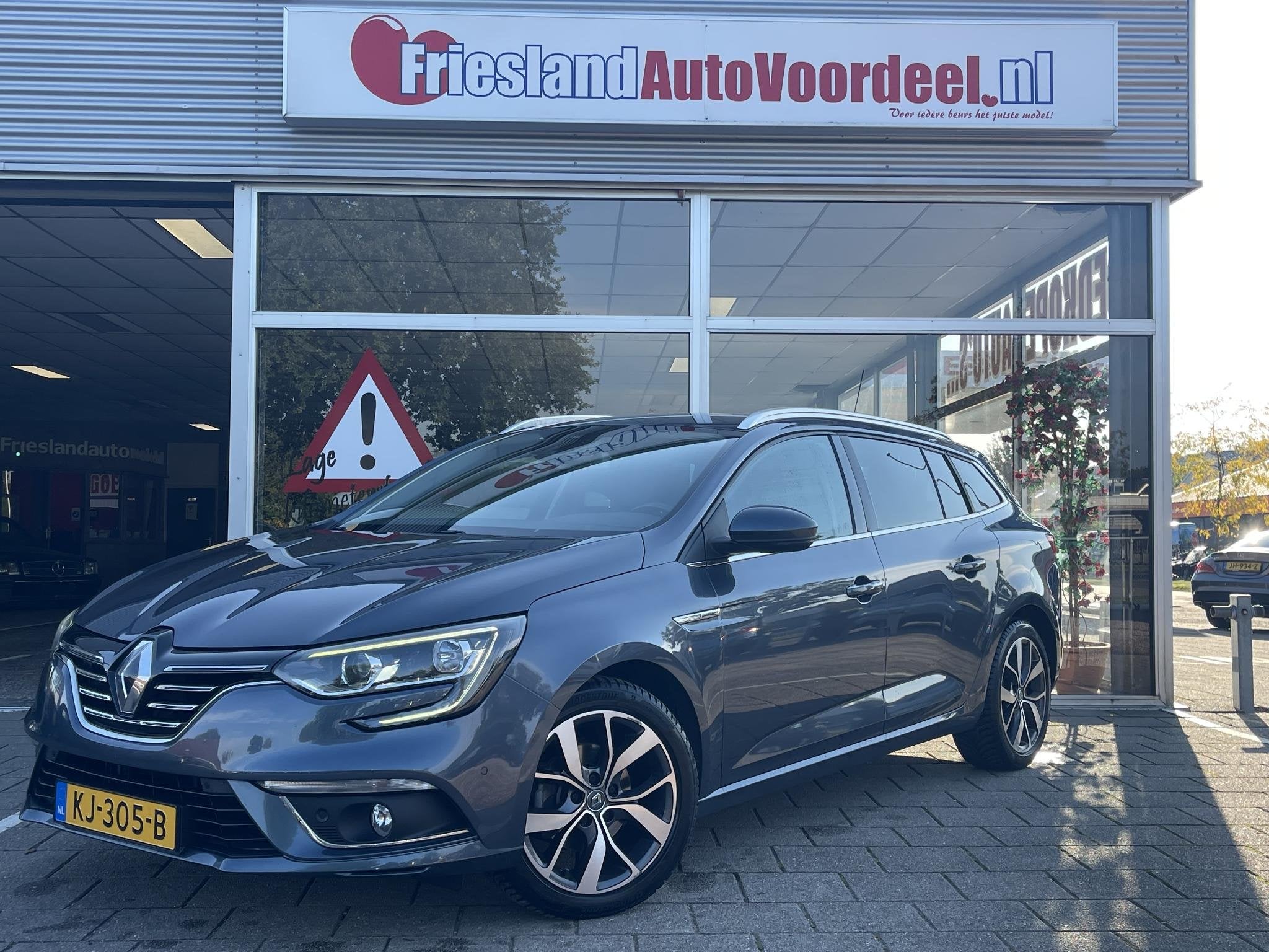 Renault Mégane Estate 1.2 TCe Bose /Automaat/Cruise/Navi/Pa, Auto's, Gebruikt, Euro 6, 4 cilinders, Met garantie (alle)