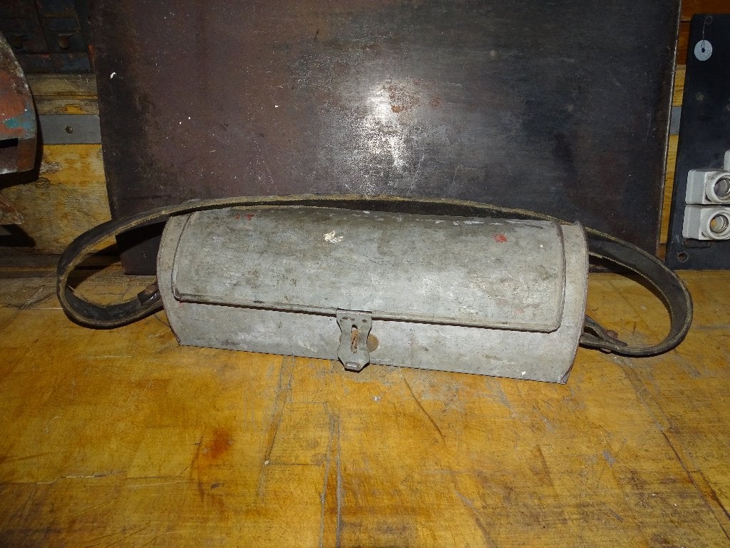 oude zinken gereedschapskist met mooie patina, Antiek en Kunst, Ophalen