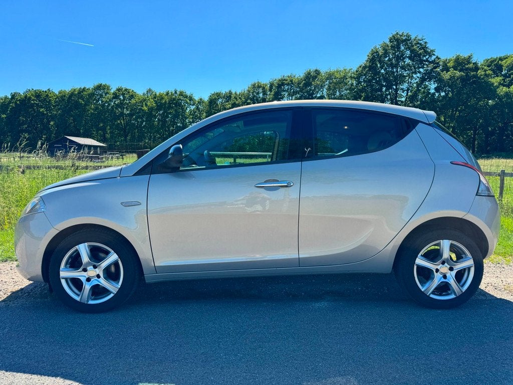Lancia Ypsilon 0.9 TwinAir Silver AUTOMAAT met schuifdak, le, Auto's, Lancia, Euro 5, 86 pk, Beige, Ypsilon